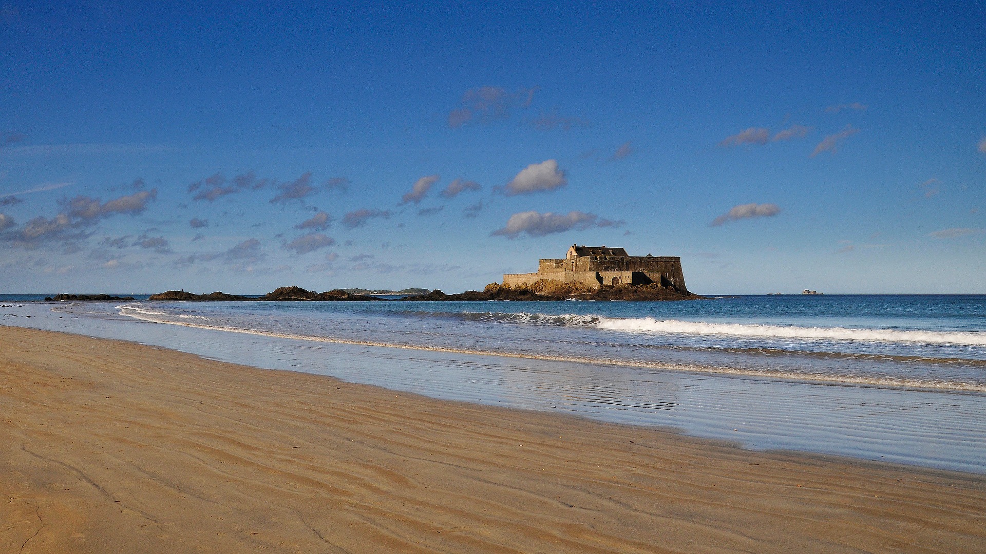 saintmalo-view-of-the-grand-b-picture-id835311484 saintmalo-view-of-the-grand-b-picture-id835311484